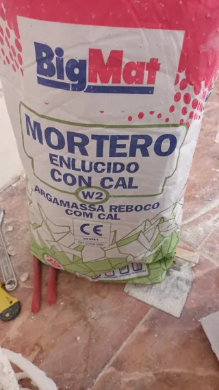 Busco empleo,,albañilería jardinería pintura ect.