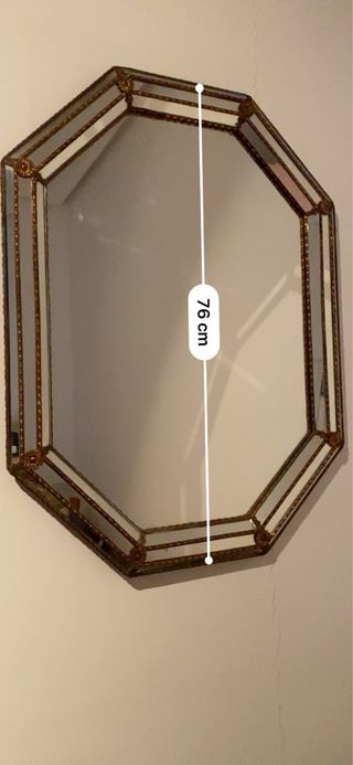 Espejo Octogonal Dorado con Marco Metálico