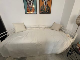 Cama tipo diván metálica blanca