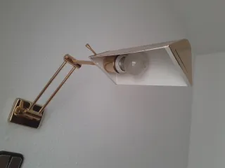 Lámpara de pared flexible dorada
