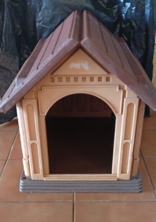 Casa para perro de plástico