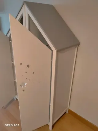 Armario infantil blanco con estrellas