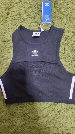 Top Adidas Talla S sin estrenar