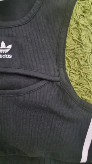 Top Adidas Talla S sin estrenar