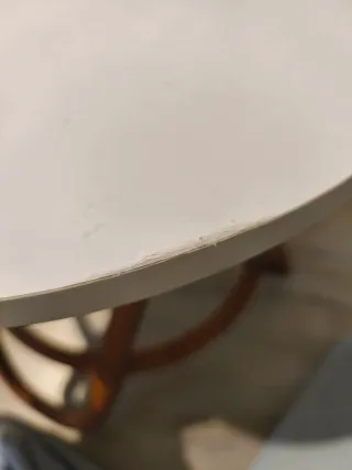 Mesita auxiliar redonda ratán y madera