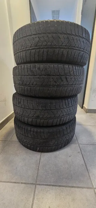 4 Neumáticos invierno usados Pirelli 205/55 R16