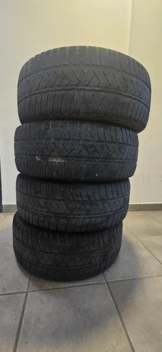 4 Neumáticos invierno usados Pirelli 205/55 R16