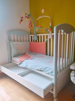 Cuna prenatal con extras