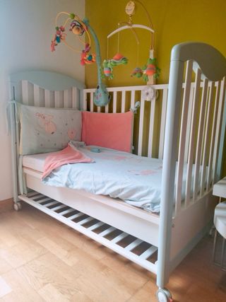 Cuna prenatal con extras