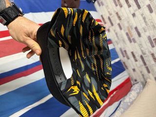 Gorra UFC Negra y Dorada