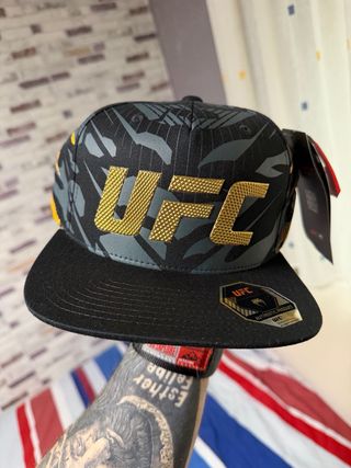 Gorra UFC Negra y Dorada
