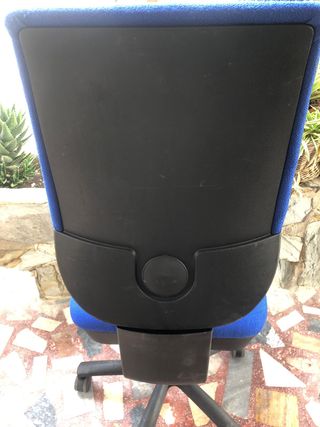 Silla giratoria de oficina azul