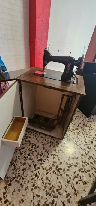 Máquina de coser antigua