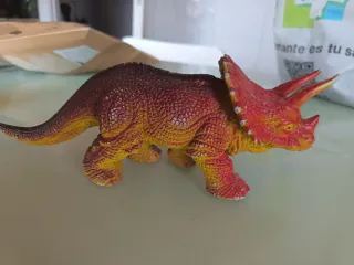 Dinosaurio Triceratops Juguete