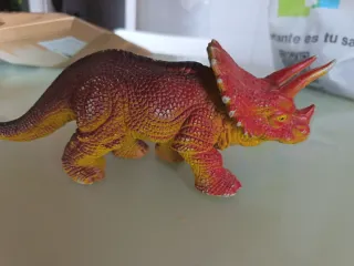 Dinosaurio Triceratops Juguete