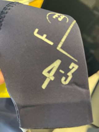 Traje de surf Billabong amarillo y azul