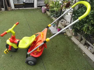 Triciclo infantil con bolsa naranja