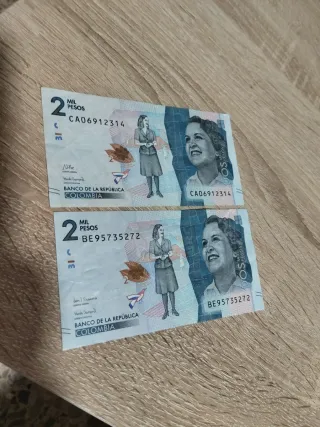 2 Billetes  de 2 mil pesos Colombia