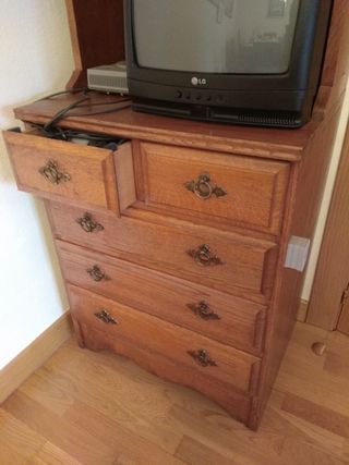 Mueble de madera marrón + Regalo. Leer anuncio.