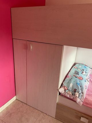 Litera tren blanca y marrón pálido