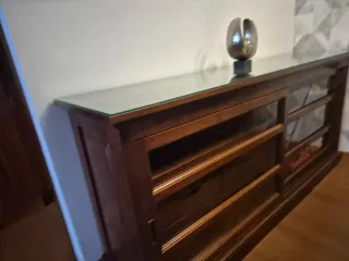Aparador de salón madera y cristal