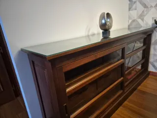Aparador de salón madera y cristal