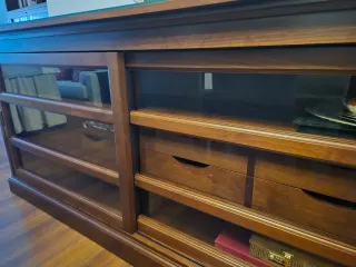 Aparador de salón madera y cristal