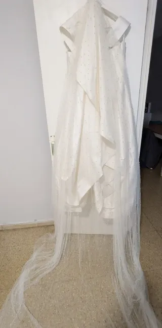 Vestido de Novia Rosa Clará con Velo