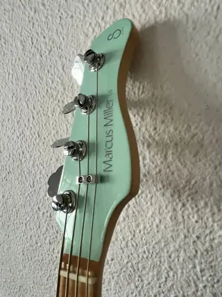 Bajo Marcus Miller Corta