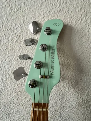 Bajo Marcus Miller Corta