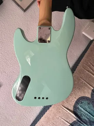 Bajo Marcus Miller Corta