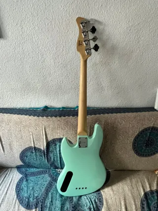 Bajo Marcus Miller Corta