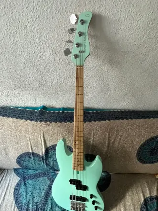 Bajo Marcus Miller Corta