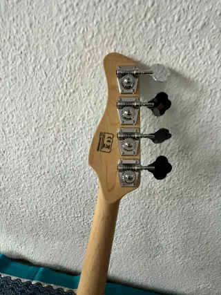 Bajo Marcus Miller Corta