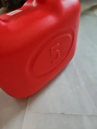 Bidón Gasolina Rojo con Embudo 5 L