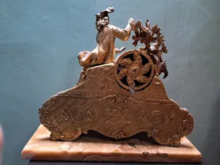 Reloj de sobremesa antiguo