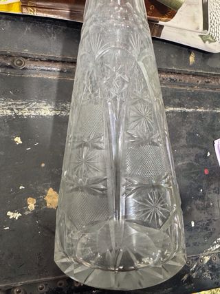 Licorera antigua de cristal tallado