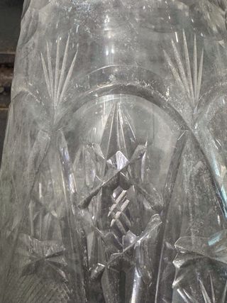 Licorera antigua de cristal tallado