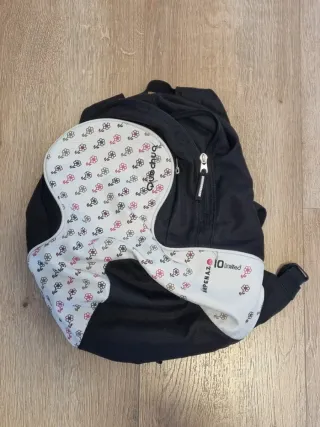 Mochila ajustable de quechua, negra con estampado