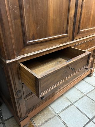 Armario antiguo de nogal