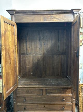 Armario antiguo de nogal