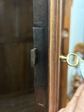 Armario antiguo de nogal
