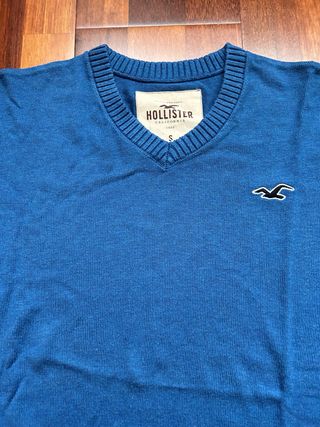 Jersey Hollister cuello pico azul.