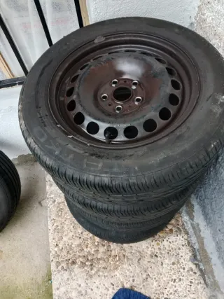 Llantas y neumáticos de coche