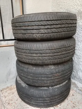 Llantas y neumáticos de coche