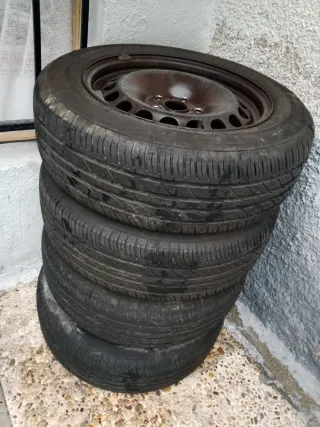 Llantas y neumáticos de coche