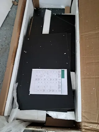 Cómoda YITAHOME Negra y Dorada