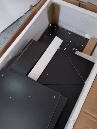 Cómoda YITAHOME Negra y Dorada