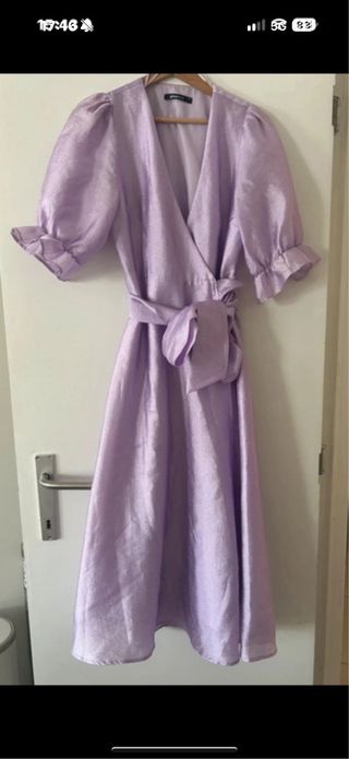 Vestido lila brillante manga abullonada