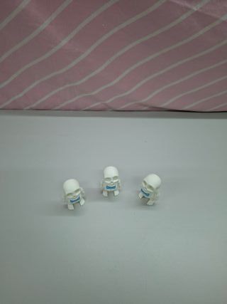 Esqueletos com laço azul